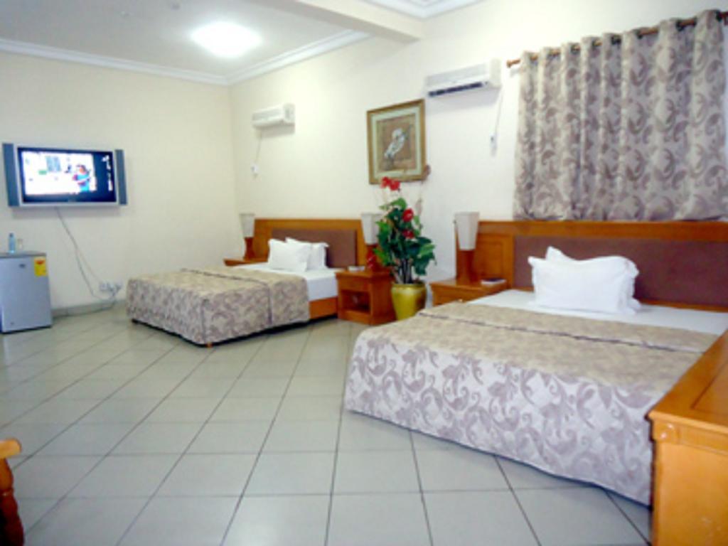 Sunset Hotel Кумаси Стая снимка